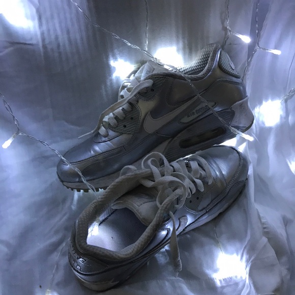 Nike AirMax Silver - Picture 2 of 3